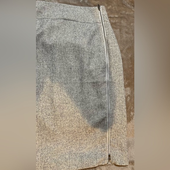 Express Elegant Gray Women's Skirt with side zipper - Picture 4 of 5